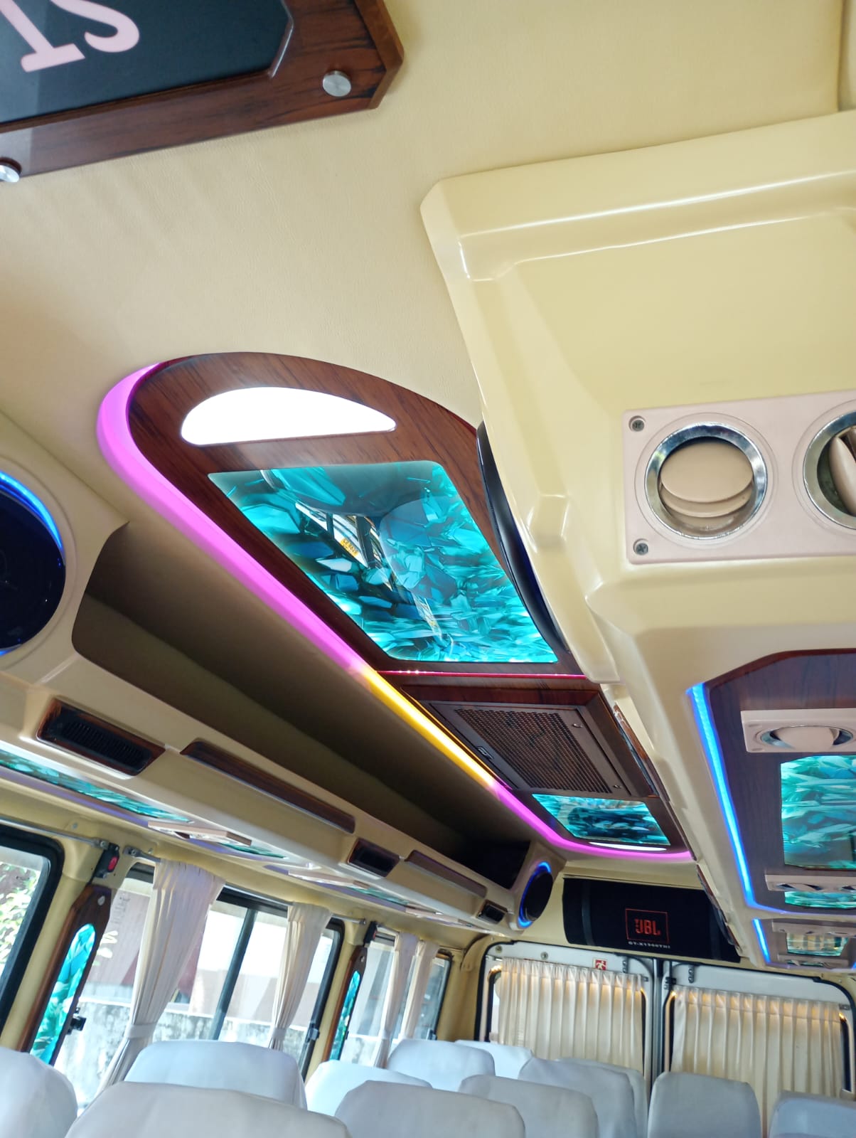 Taxi Gallery Image 10